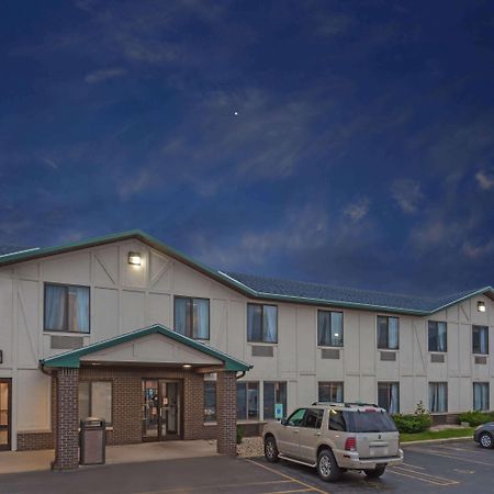 Delavan Inn And Suites Exteriör bild